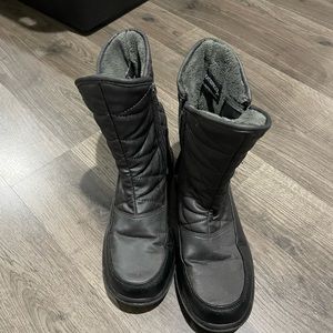 All weather women’s boots